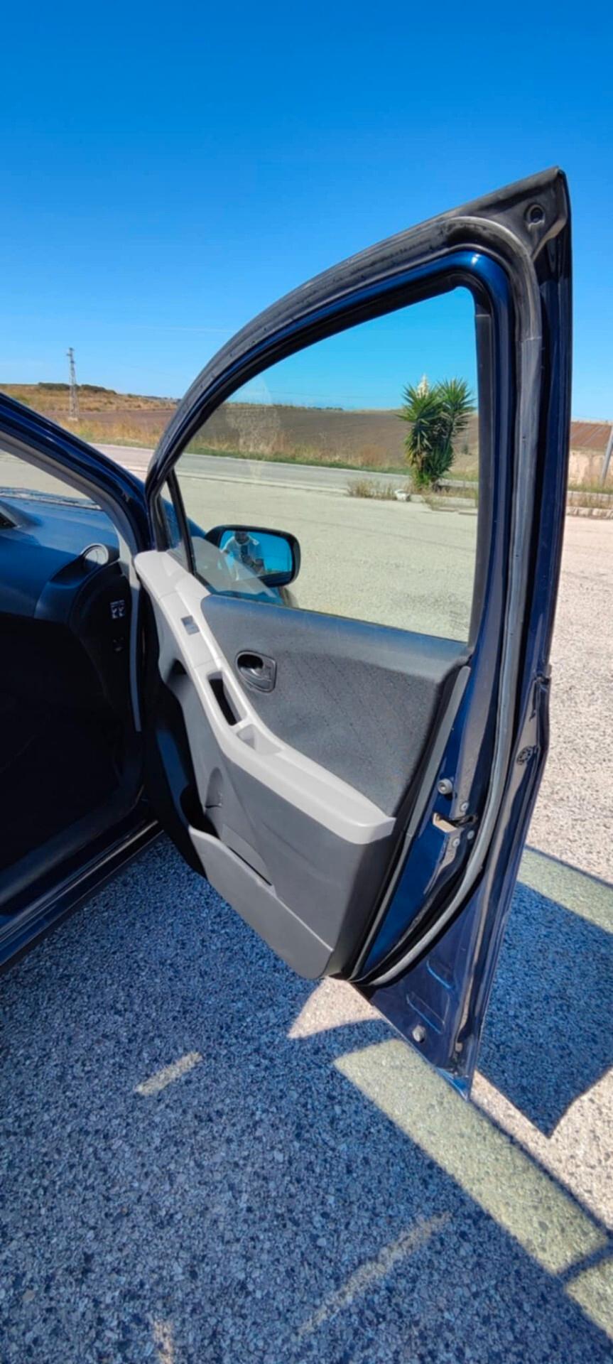 Toyota Yaris 2 serie SOL