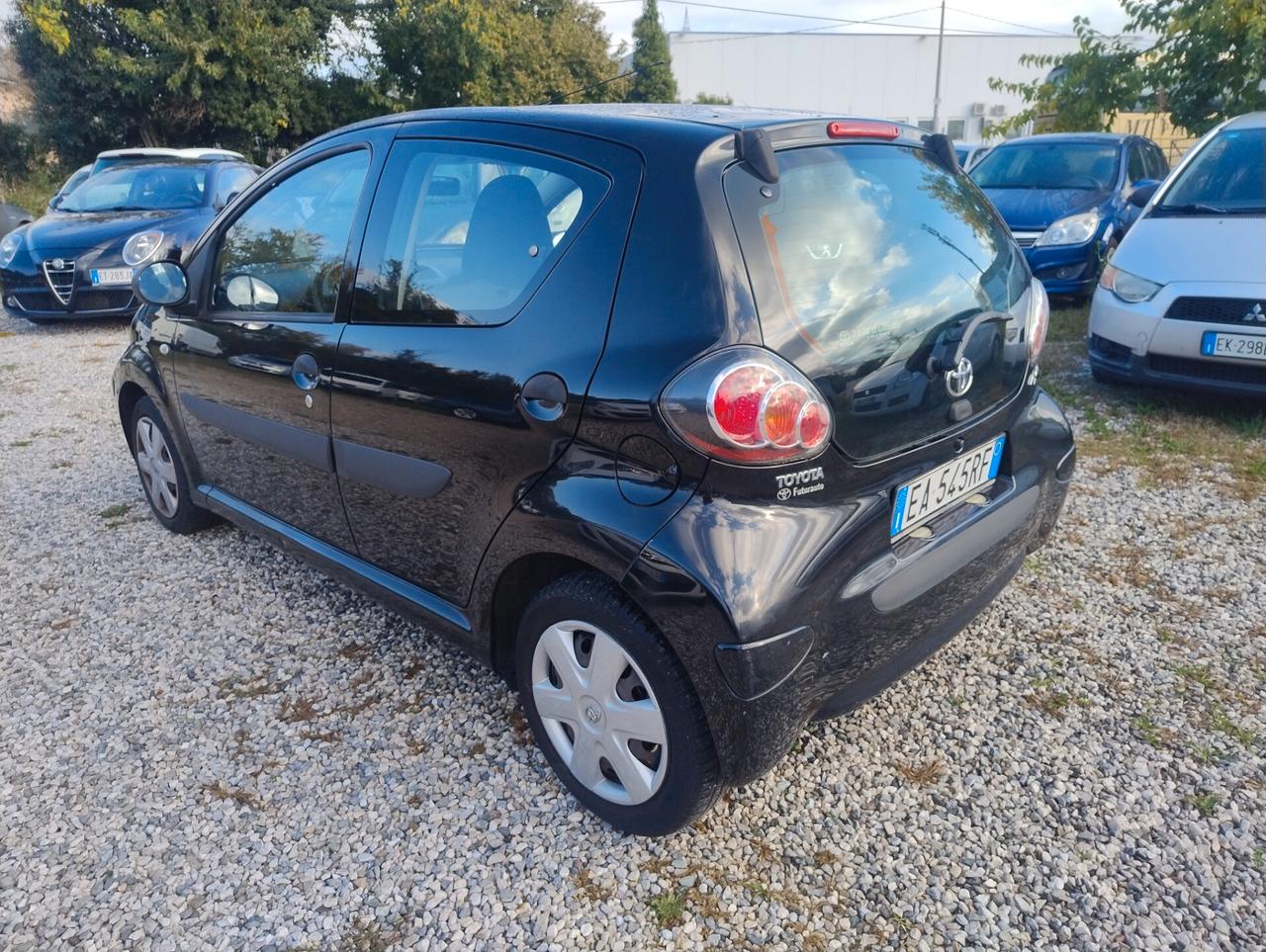 Toyota Aygo 1.0 12V VVT-i 5 porte Sol Connect Red Edition