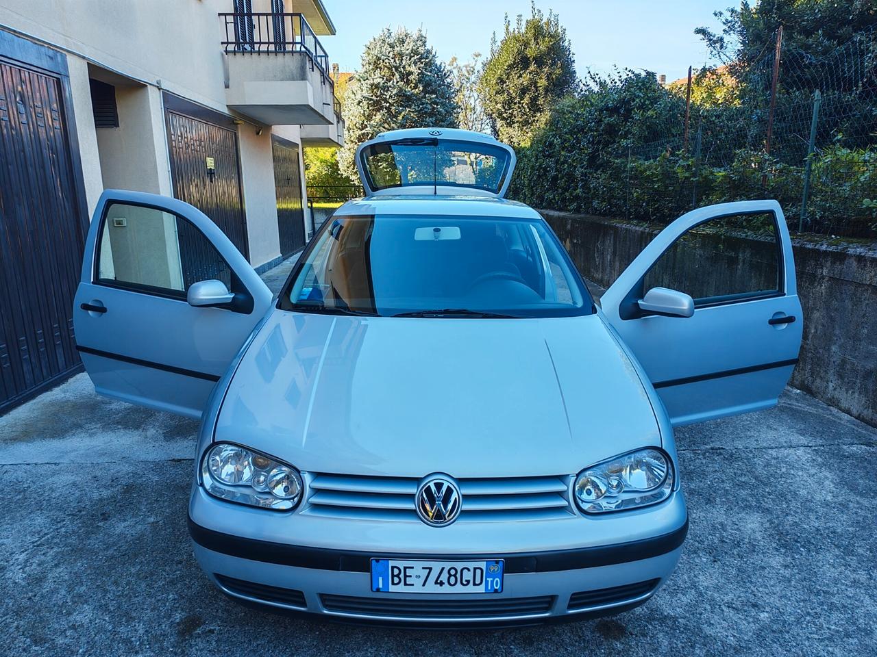 Volkswagen Golf 1.6 BENZINA 100cv / 86.000km / Unipro
