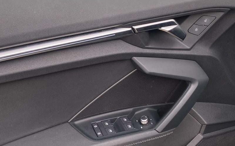 Audi A3 SPB S Line interno ed esterno 2.0 TDI 150CV s-tronic 35