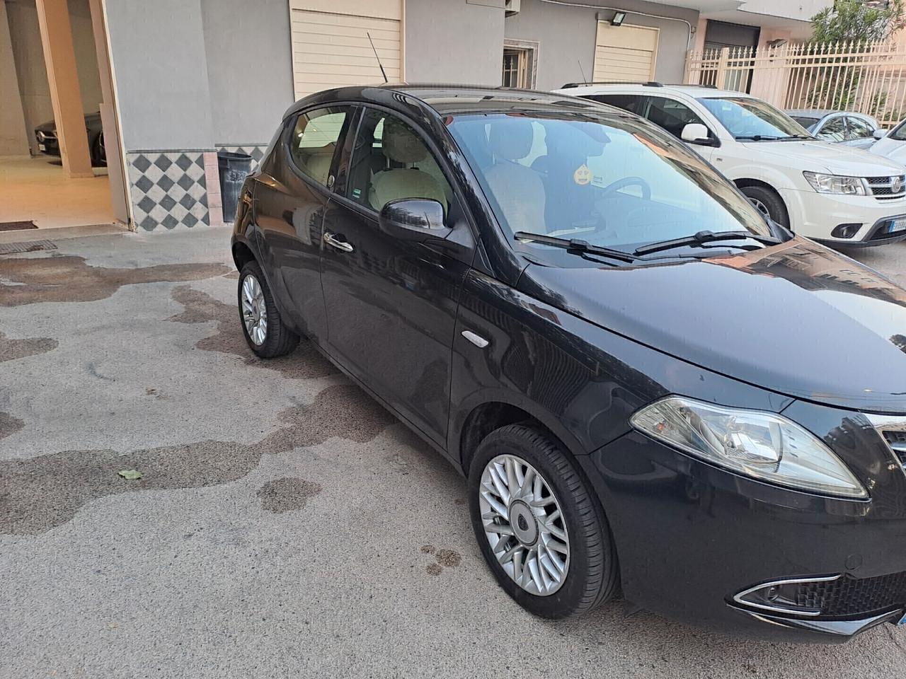 Lancia Ypsilon 0.9 TwinAir 85 CV 5 porte Metano Ecochic Gold