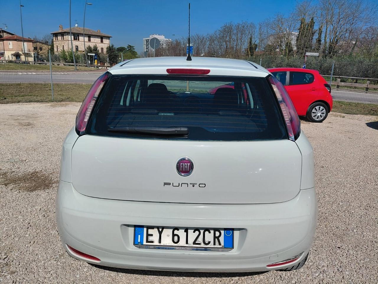 FIAT PUNTO ANNO 2015 BZ METANO ADATTA NEOPATENTATI KM 213 MILA