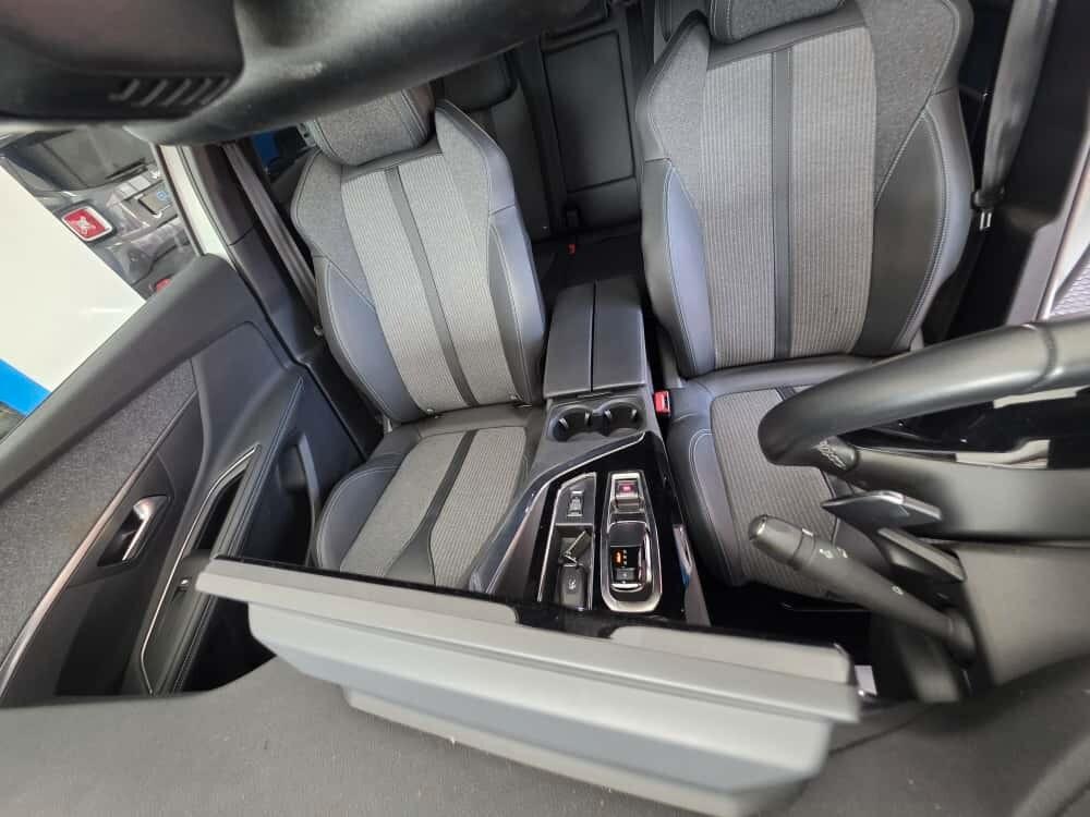 Peugeot 3008 1.5hdi 2023 EAT8 Allure