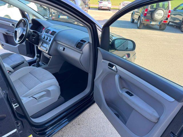 VOLKSWAGEN Touran 2.0 TDI DPF Highline 7 posti TETTO ok neopatentati