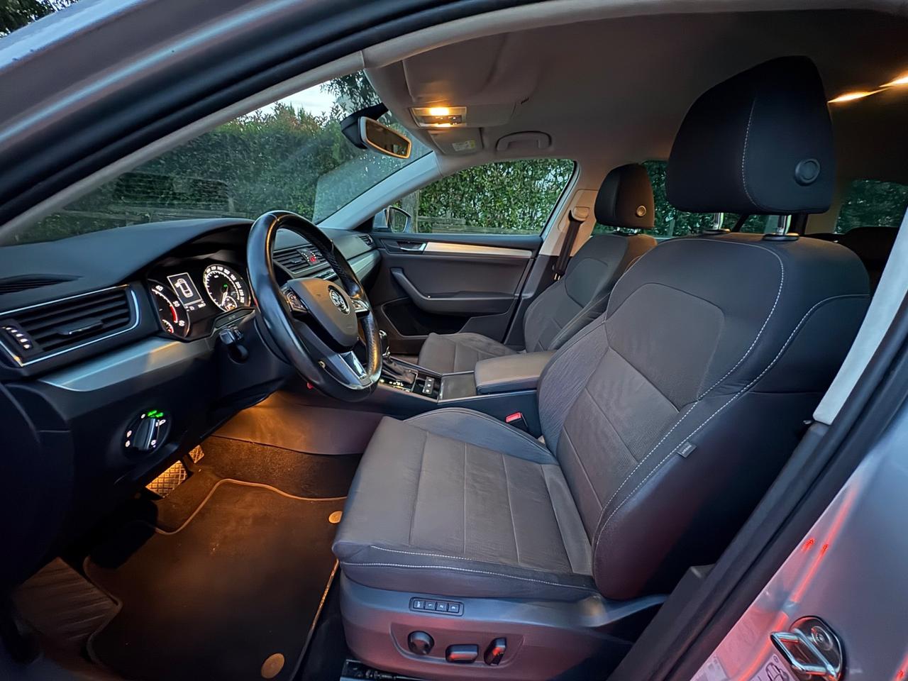 Skoda Superb 2.0 TDI DSG Wagon Style