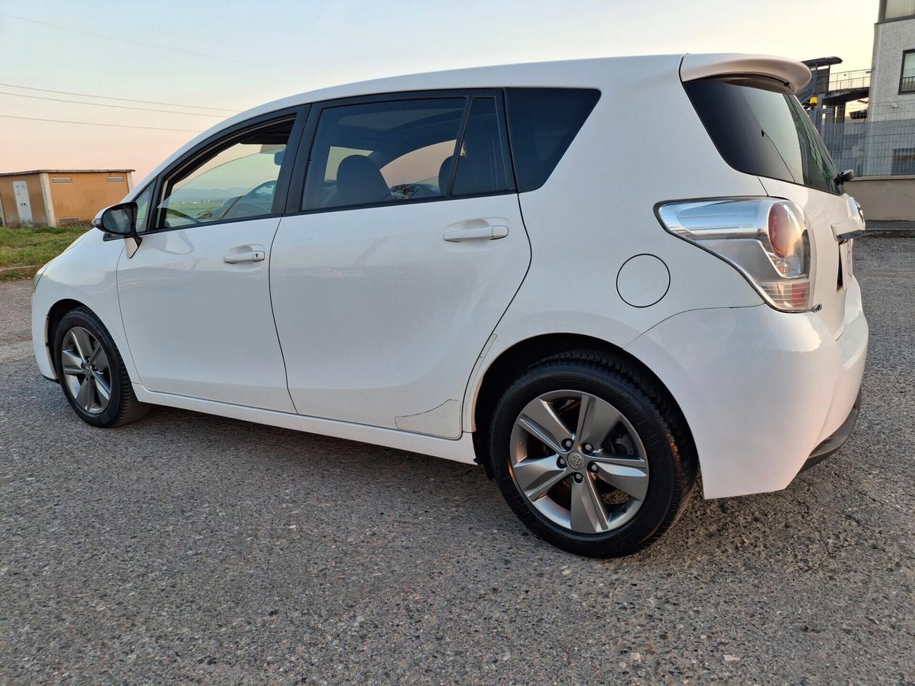 Toyota Verso 1.6 D-4D Style 7 Posti-TETTO-NAVIGATORE--