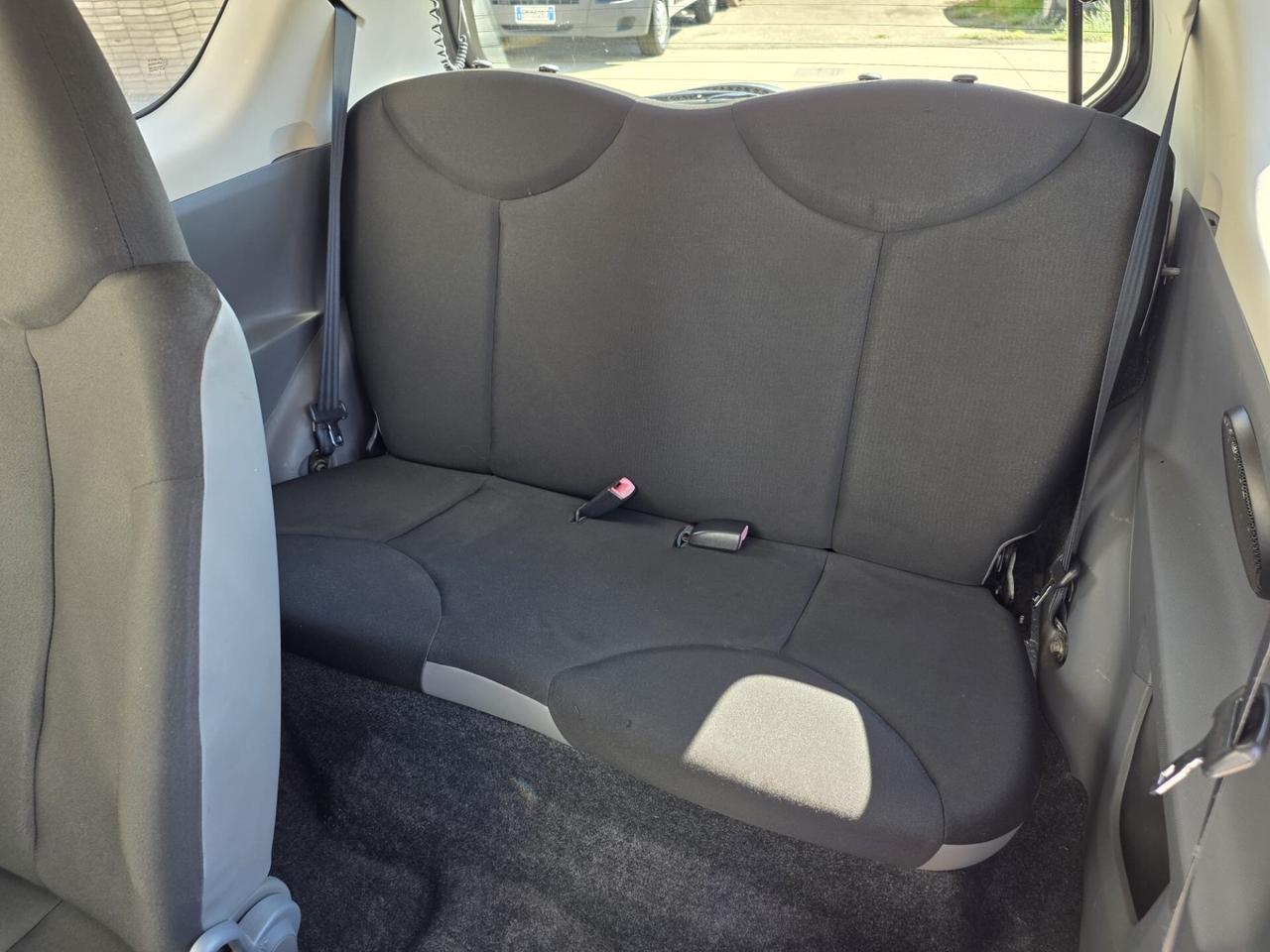 Toyota Aygo 1.0 12V VVT-i 3 p. Neopatentati