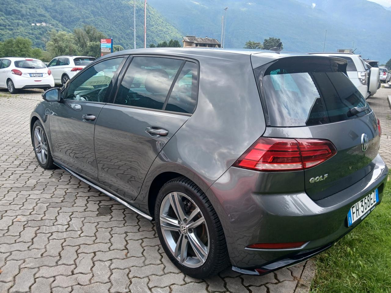 Volkswagen Golf 1.6 TDI 115 CV 5p. Highline BlueMotion Technology R-LINE