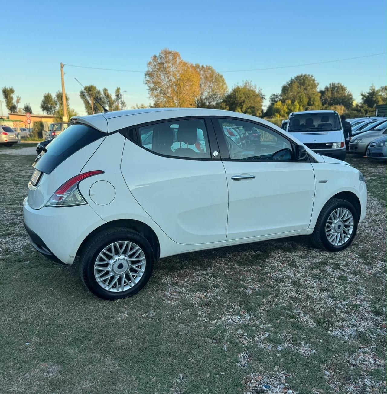 Lancia Ypsilon 0.9 TwinAir 85 CV 5 porte Metano Ecochic Gold