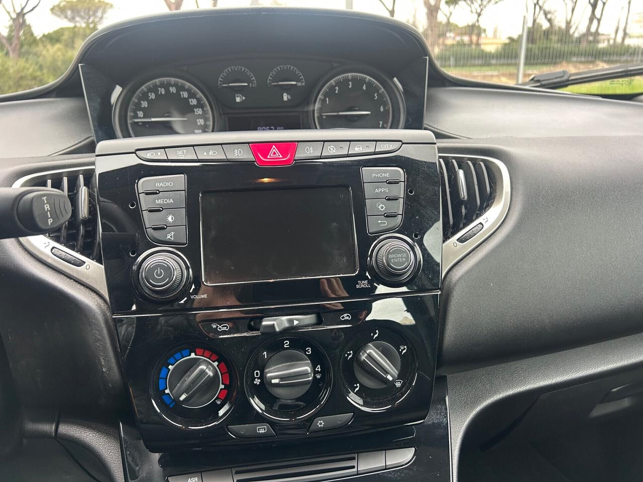 Lancia Ypsilon 1.0 FireFly 5 porte S&S Hybrid Ecochic Gold