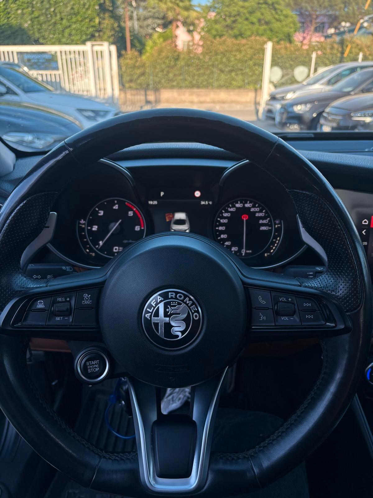 Alfa Romeo Giulia 2.2 Turbodiesel 210 CV AT8 AWD Q4 Veloce