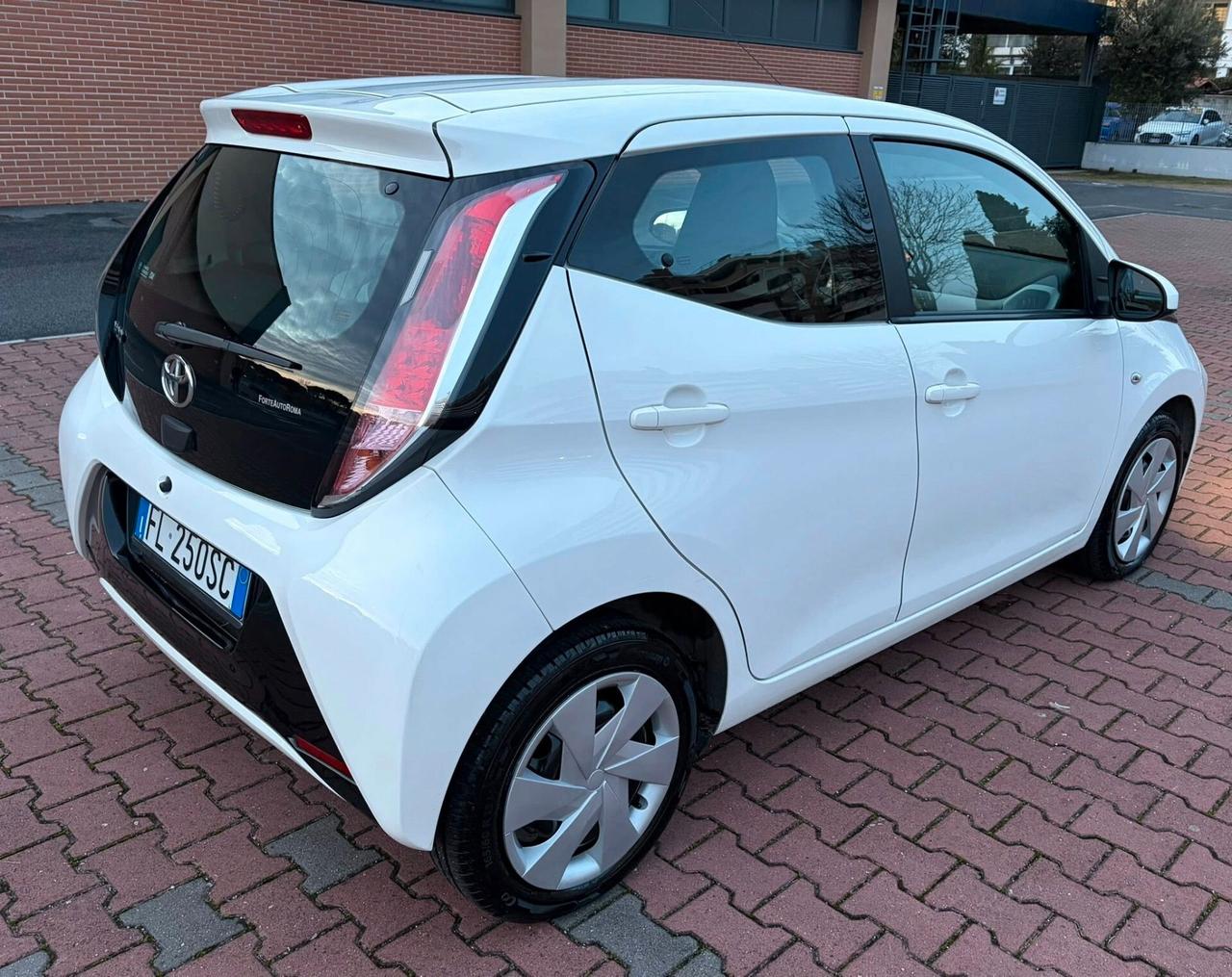 TOYOTA AYGO CAMBIO AUTOMATICO 5 P. 1.0