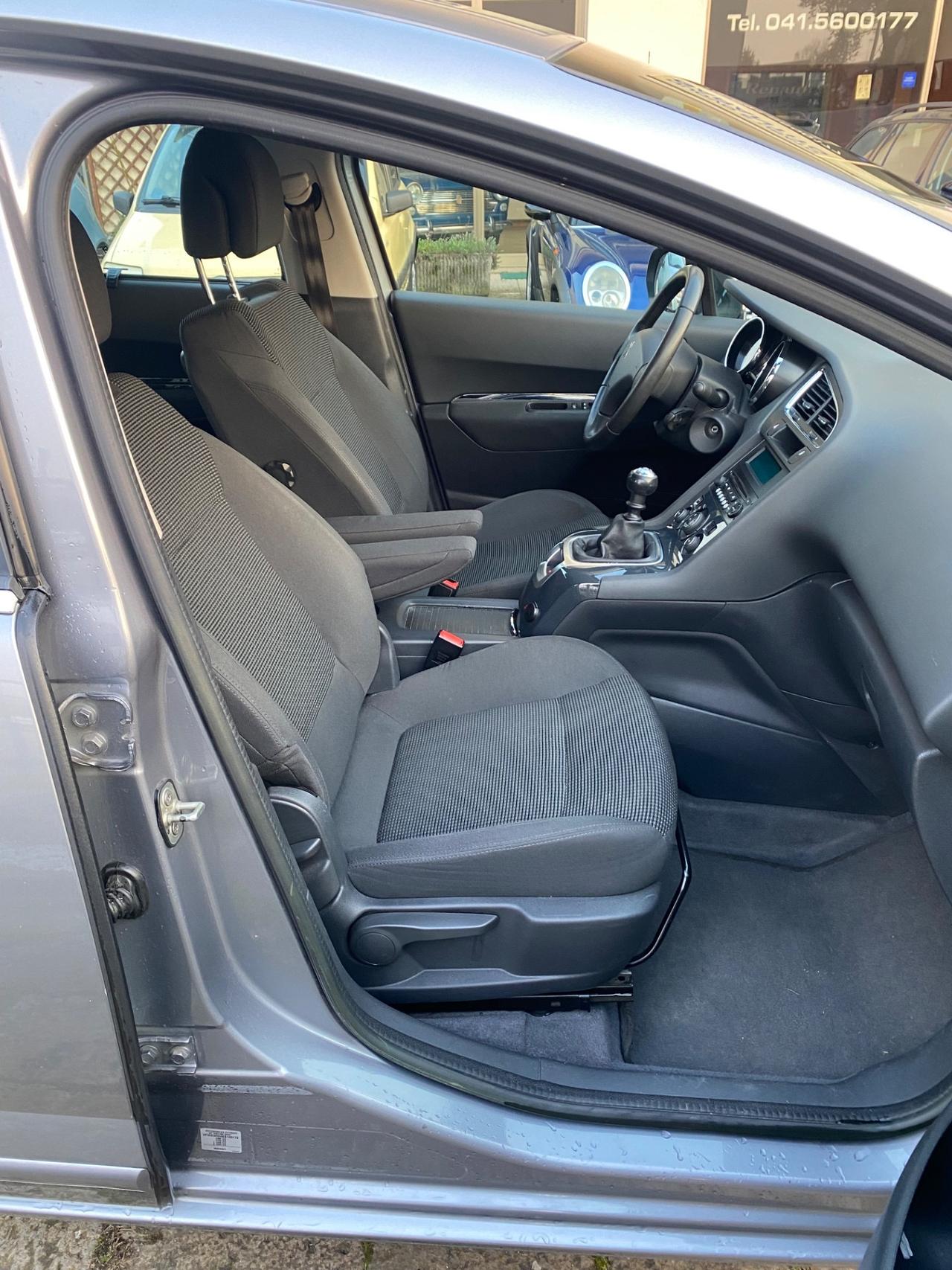 Peugeot 5008 1.6 HDi 115CV Allure