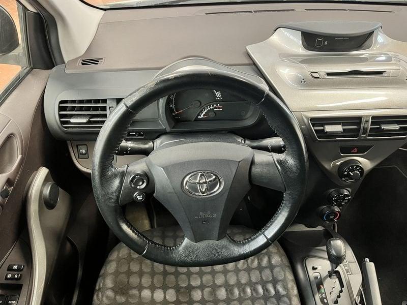 Toyota iQ iQ 1.0 cvt (multidrive)