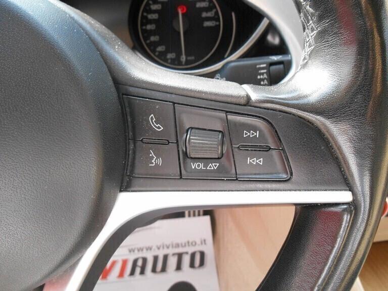 Alfa Romeo Giulia 2.2 Turbodiesel 210 CV AT8 AWD Q4 Veloce