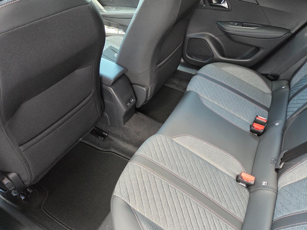 Peugeot 2008 ALLURE KM/0 VISION PACK, NESSUN OBBLIGO FINANZIARIO !!