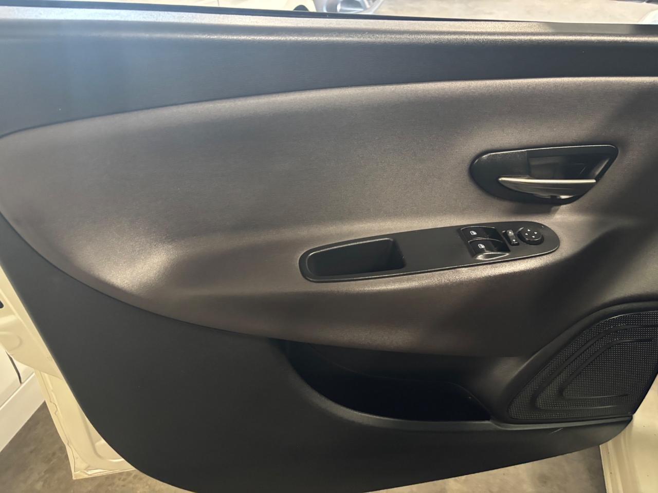 Lancia Ypsilon 1.2 BENZINA 69 CV Platinum |OK NEOPATENTATI |