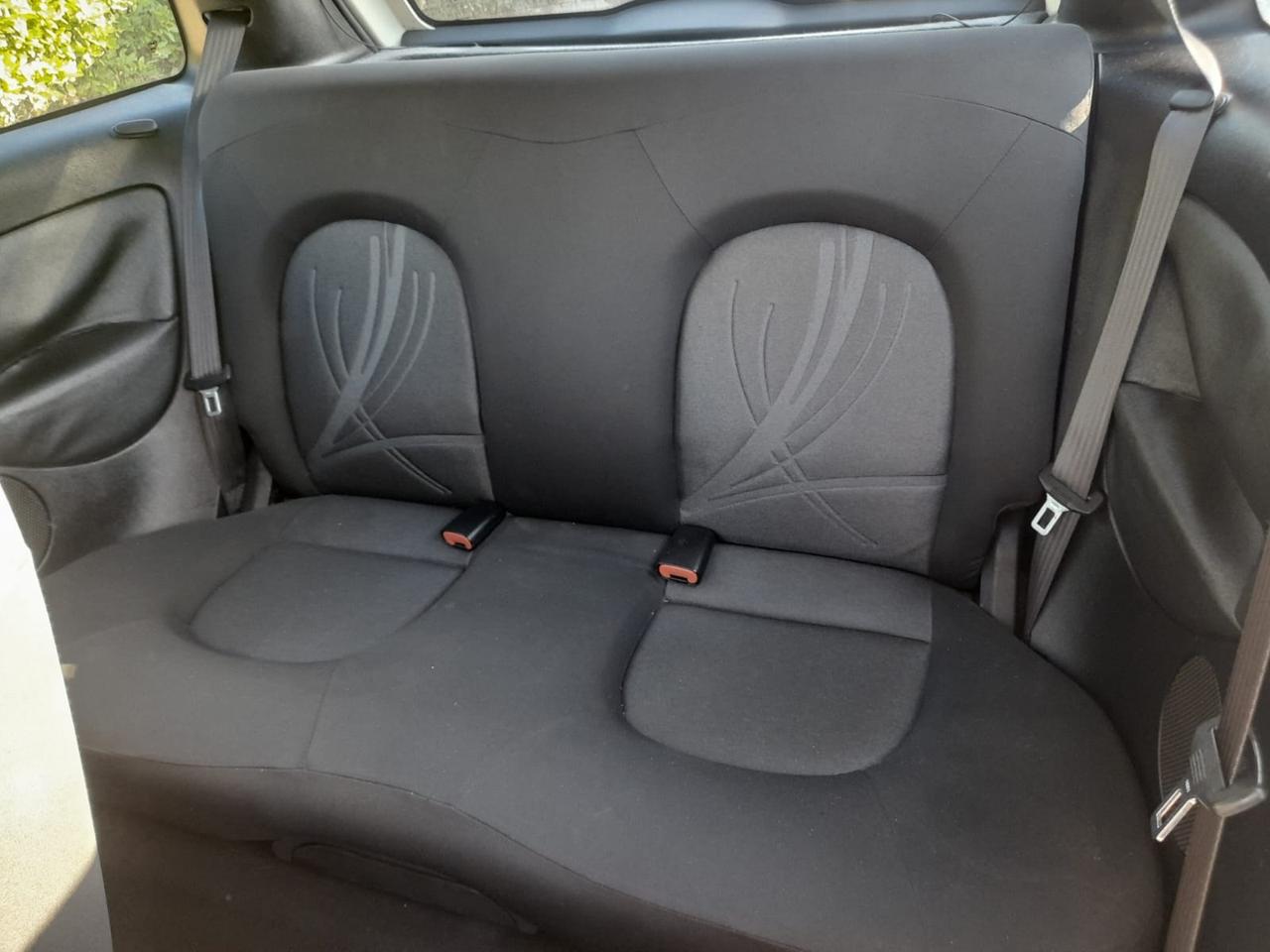 Lancia Ypsilon 1.2 69 CV Unyca
