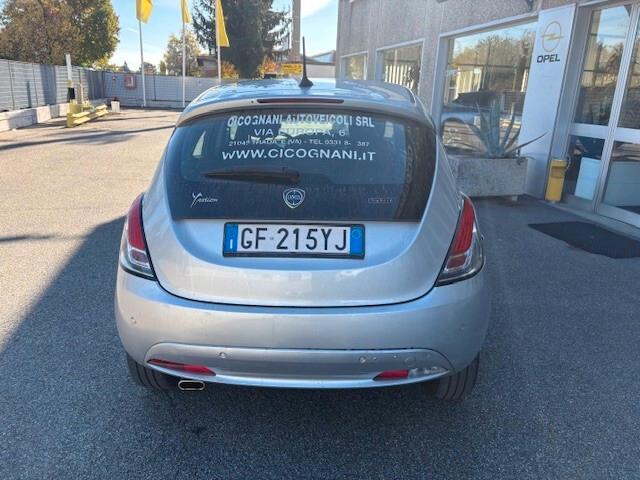 Lancia Ypsilon 1.0 FireFly 5 porte S&S Hybrid Ecochic Silver