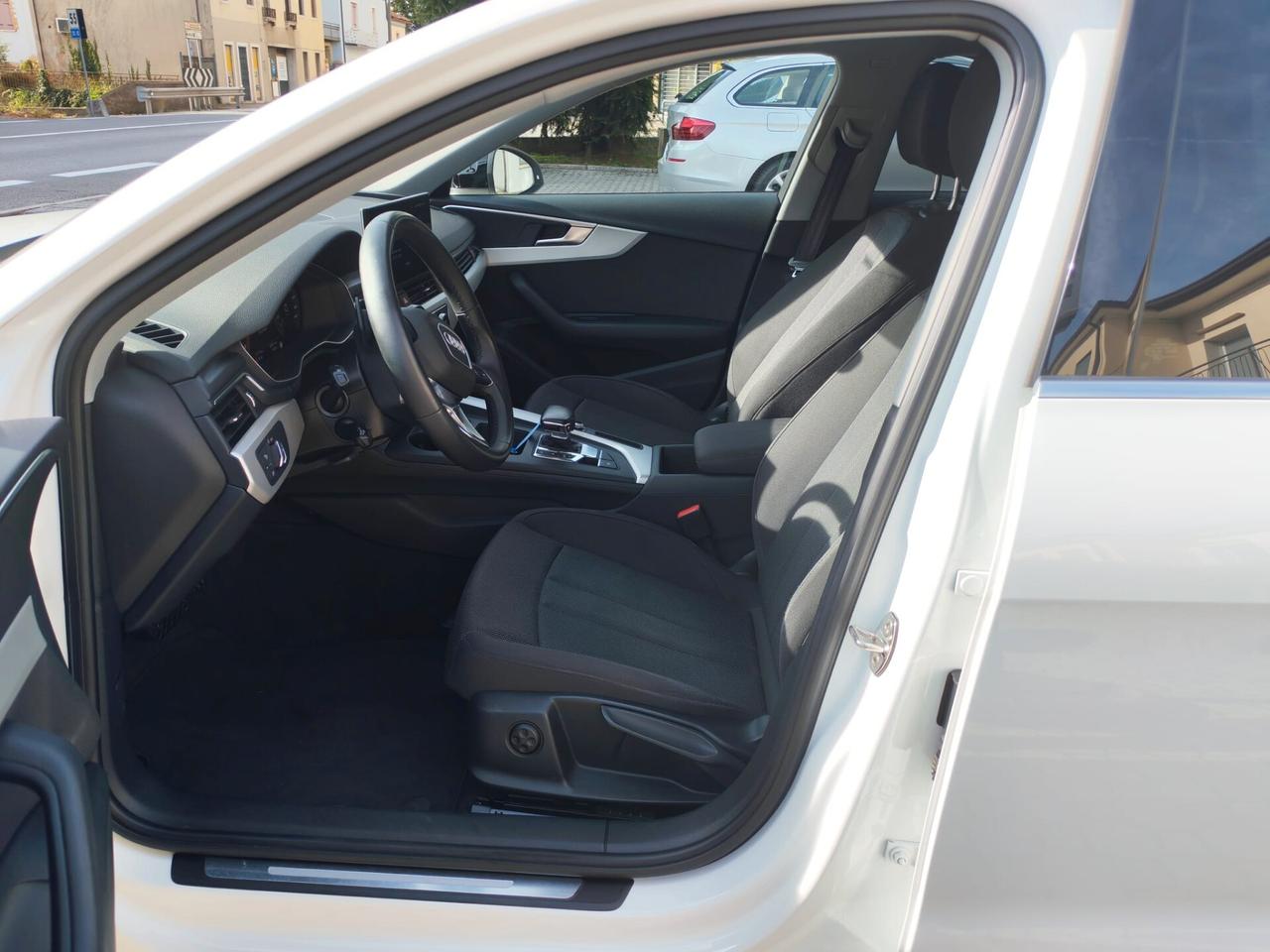 Audi A4 Avant 30 TDI/136 CV S tronic Business Advanced