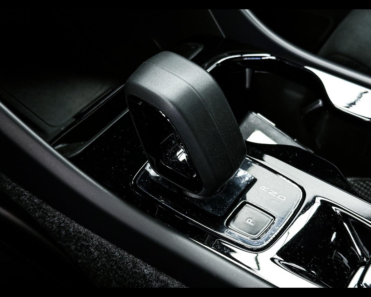 VOLVO XC40 Plus Dark B4 AUT