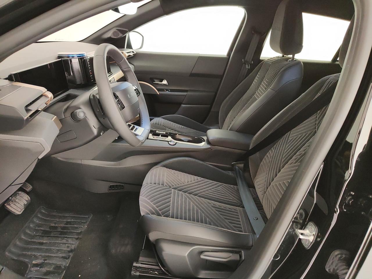 Lancia Ypsilon Hybrid e-DCT LX
