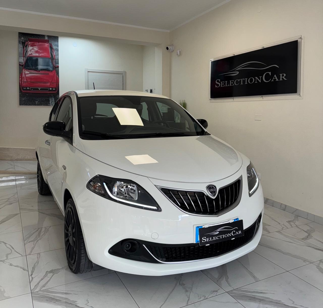 Lancia Ypsilon 1.0 FireFly 5 porte S&S Hybrid Ecochic Silver