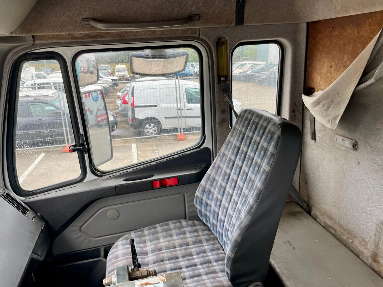 MERCEDES-BENZ 25-34 SK 6X2 LAVASTRADE CON CISTERNA IN ACCIAIO