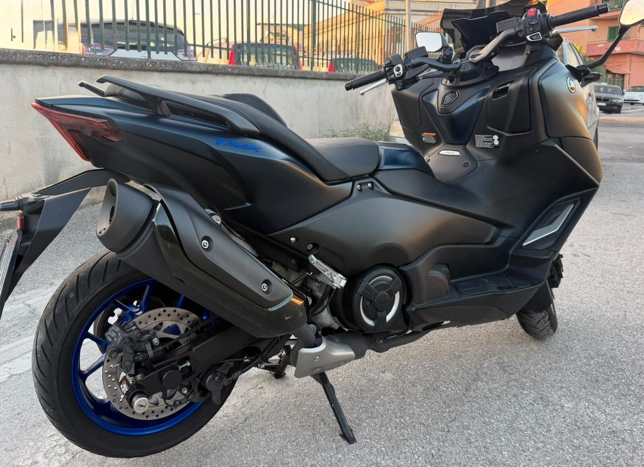 YAMAHA T MAX 560 ICON 2024 KM 11.000 PARI AL NUOVO