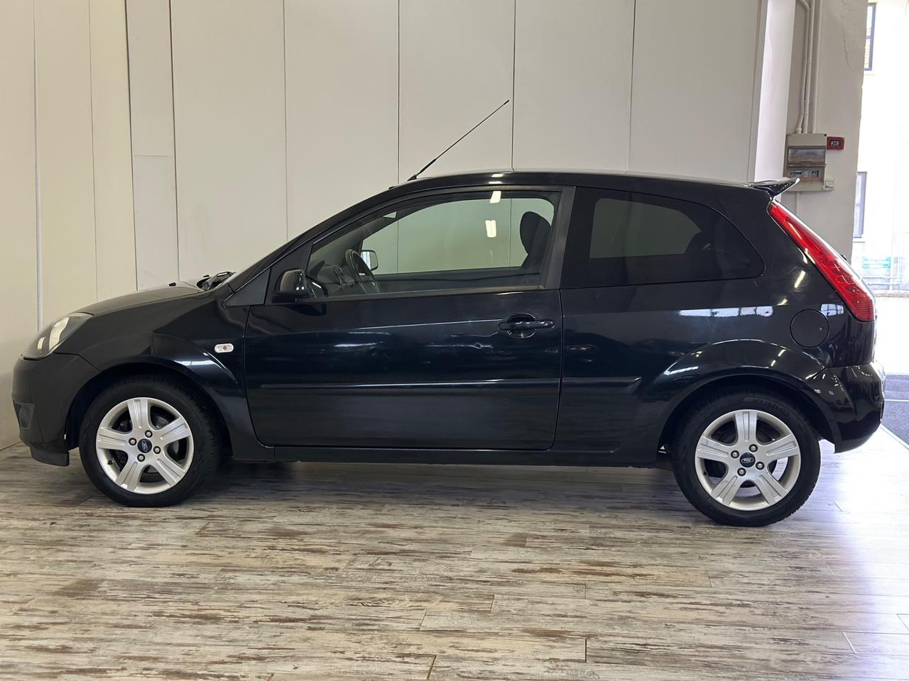Ford Fiesta 1.2 Benzina Titanium Ok Neopatentati
