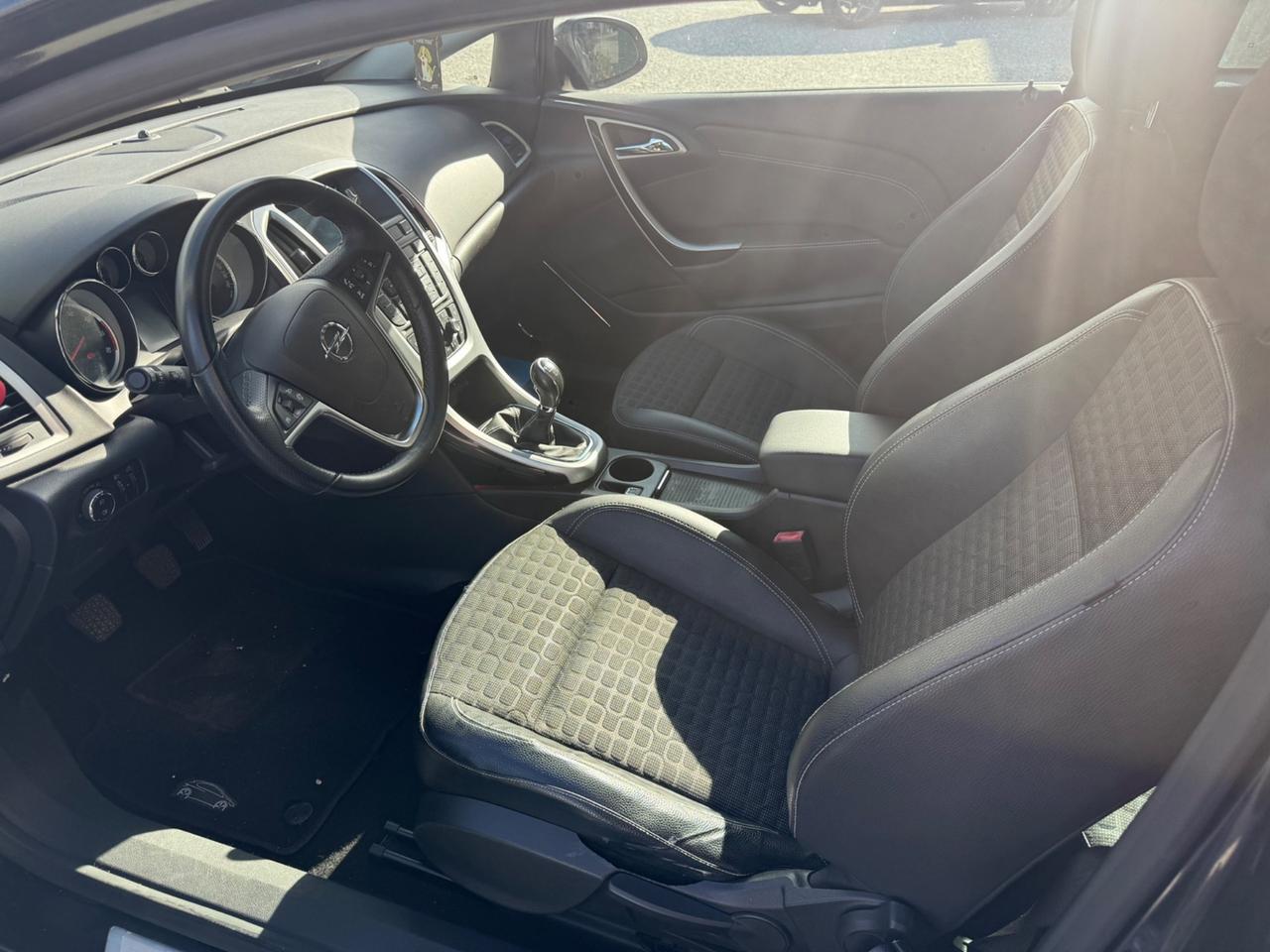 Opel Astra GTC 1.6 Turbo 180CV 3 porte Cosmo S