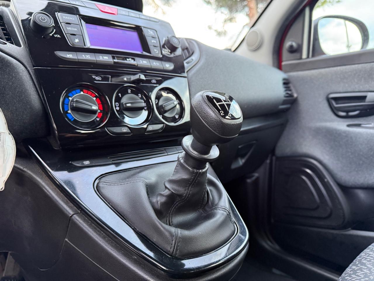 Lancia Ypsilon 1.0 FireFly 5 porte S&S Hybrid Ecochic Silver