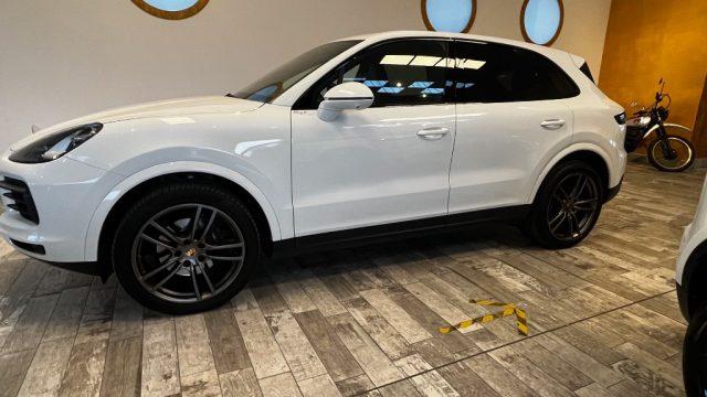 PORSCHE Cayenne 3.0 V6