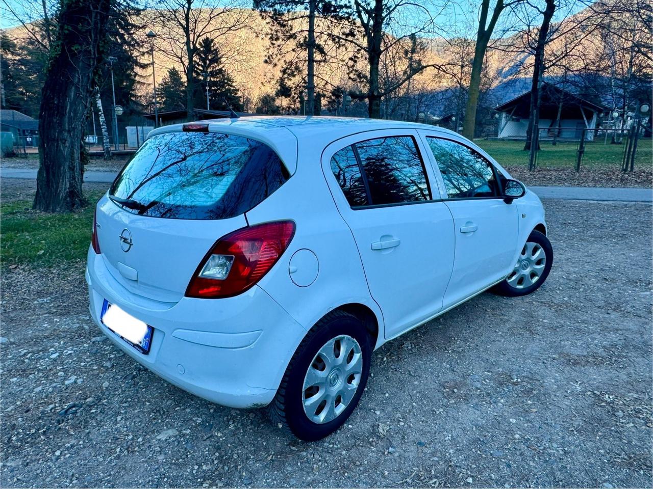 Opel Corsa 1.4 16V 5 porte Cosmo