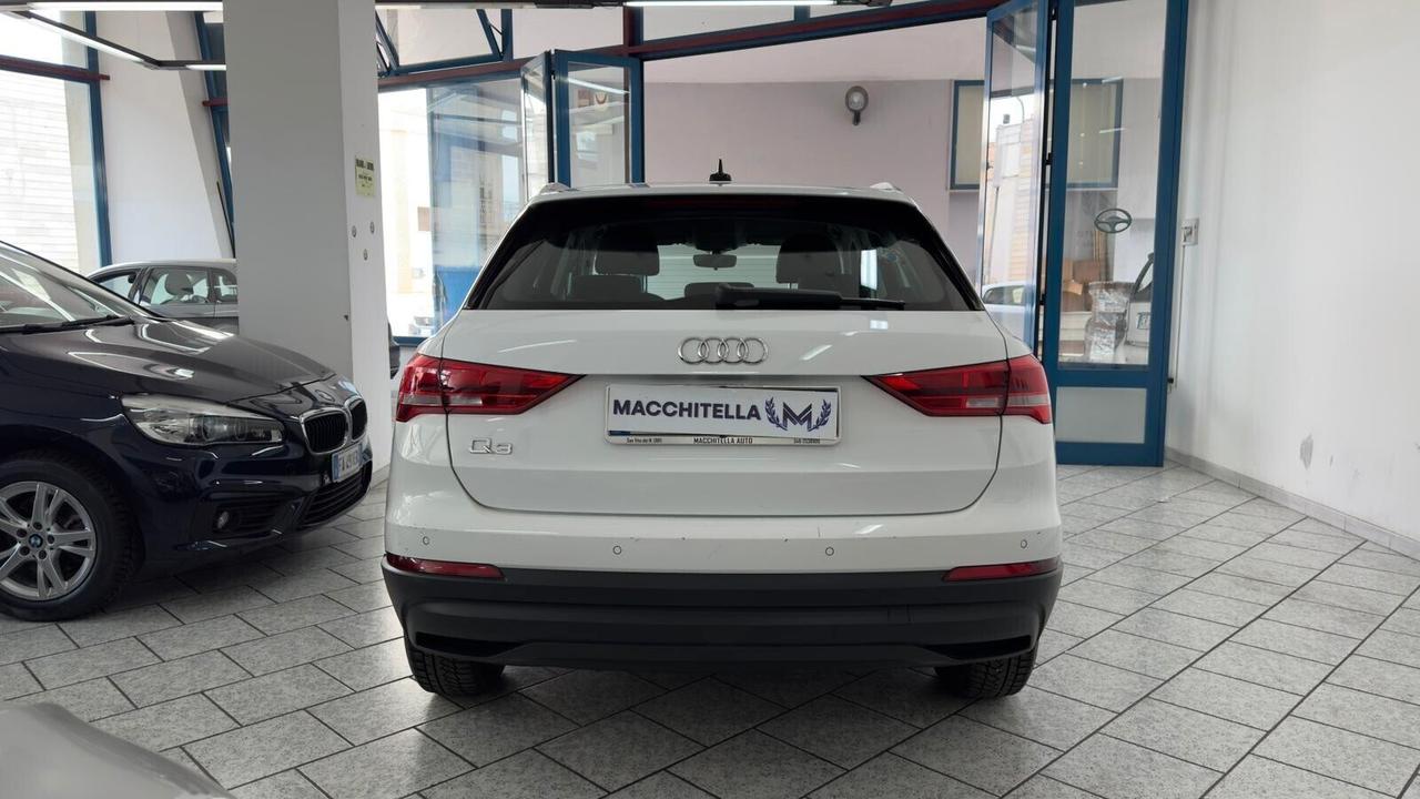 Audi Q3 35 TDI S tronic Business