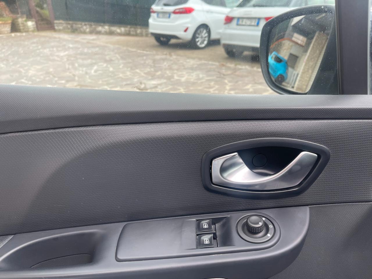 Renault Clio 1.5 dCi 8V 75CV 5 porte Costume National NEO PATENTATI