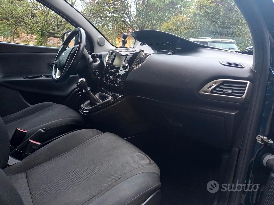 Lancia Ypsilon 1.2 69 CV 5 porte S&S Gold