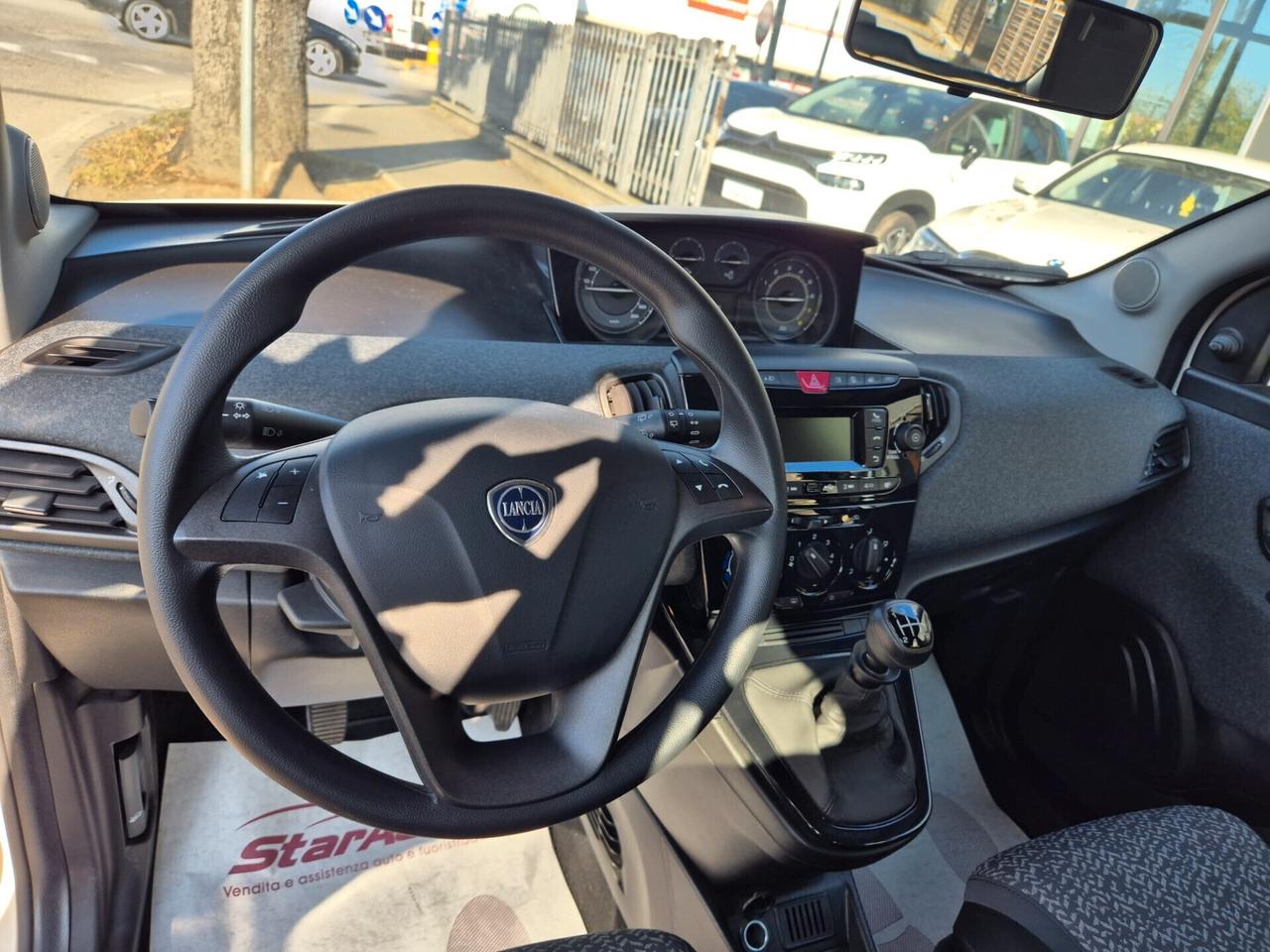 Lancia Ypsilon 1.0 FireFly 5 porte S&S Hybrid Silver