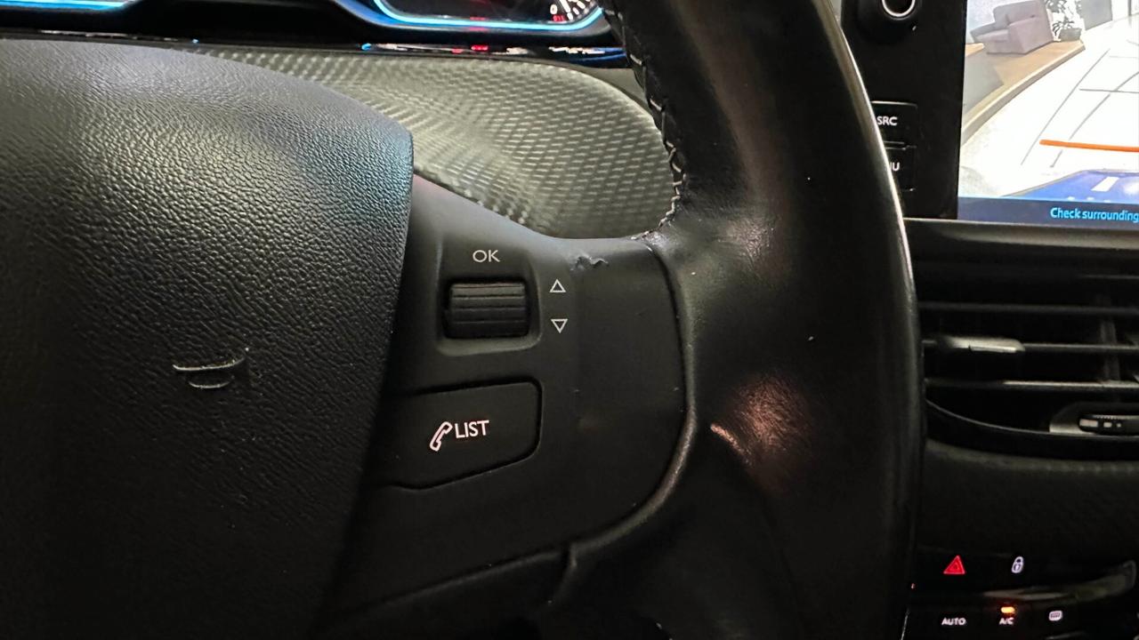 Peugeot 2008 BlueHDi 100 Allure Colore bianco perla