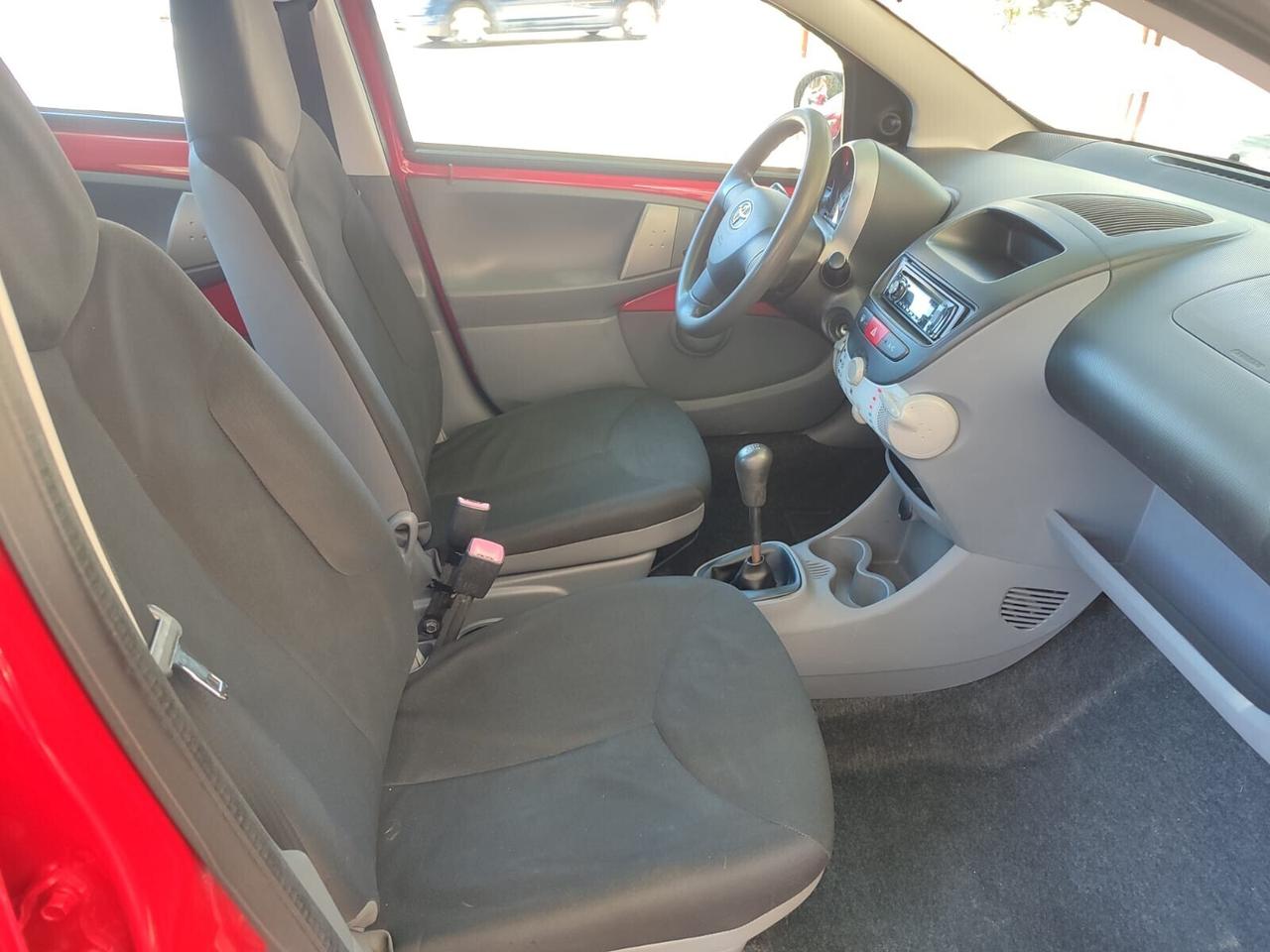 Toyota Aygo 1.0 BENZ 2010!!