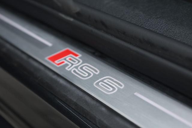 AUDI RS6 Avant 4.0 TFSI V8 quattro tiptronic