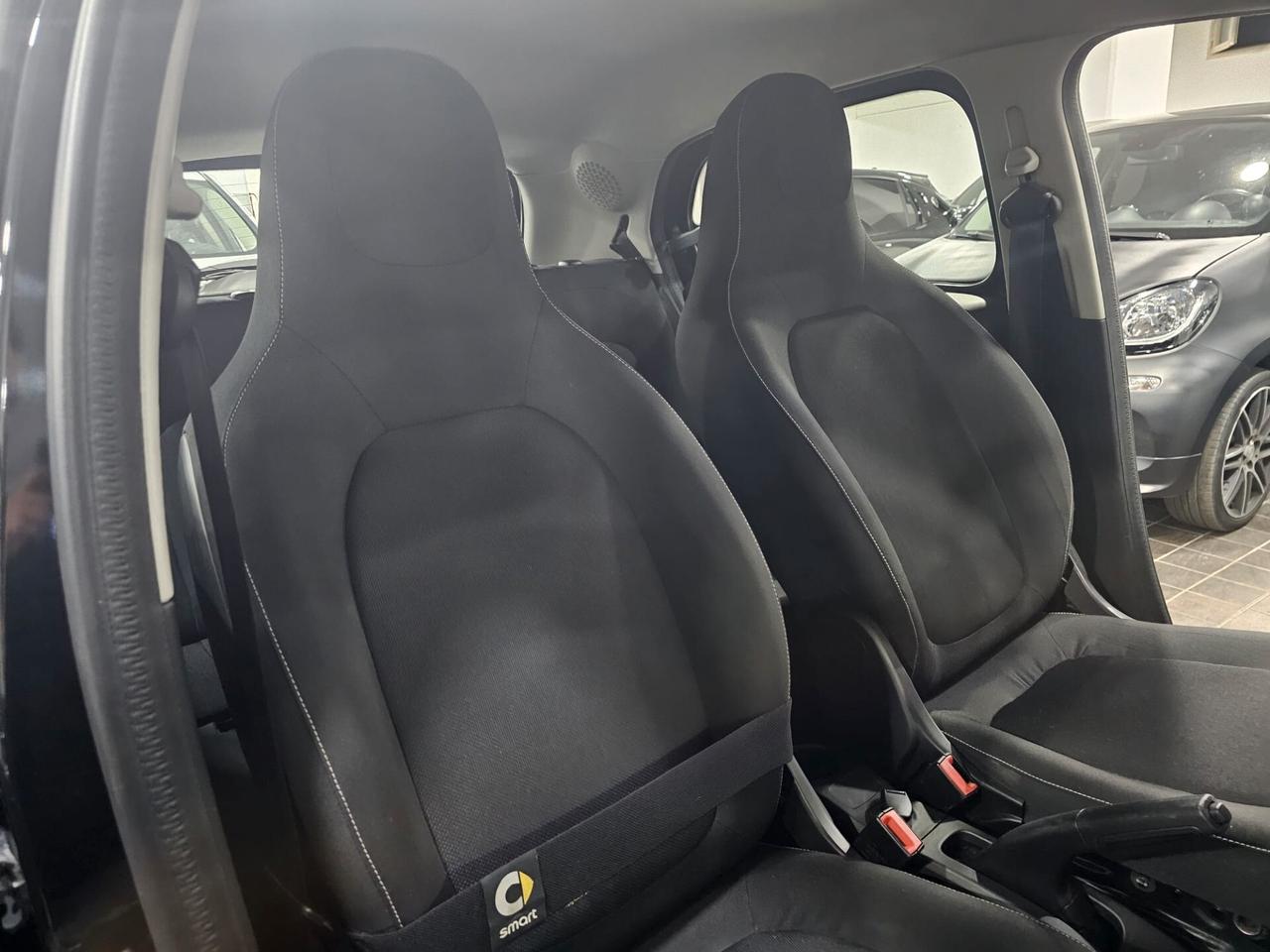 NUOVA SMART FORFOUR IDENTITY BLACK EDITION PASSION 0.9 BENZ 90CV TWINAMIC