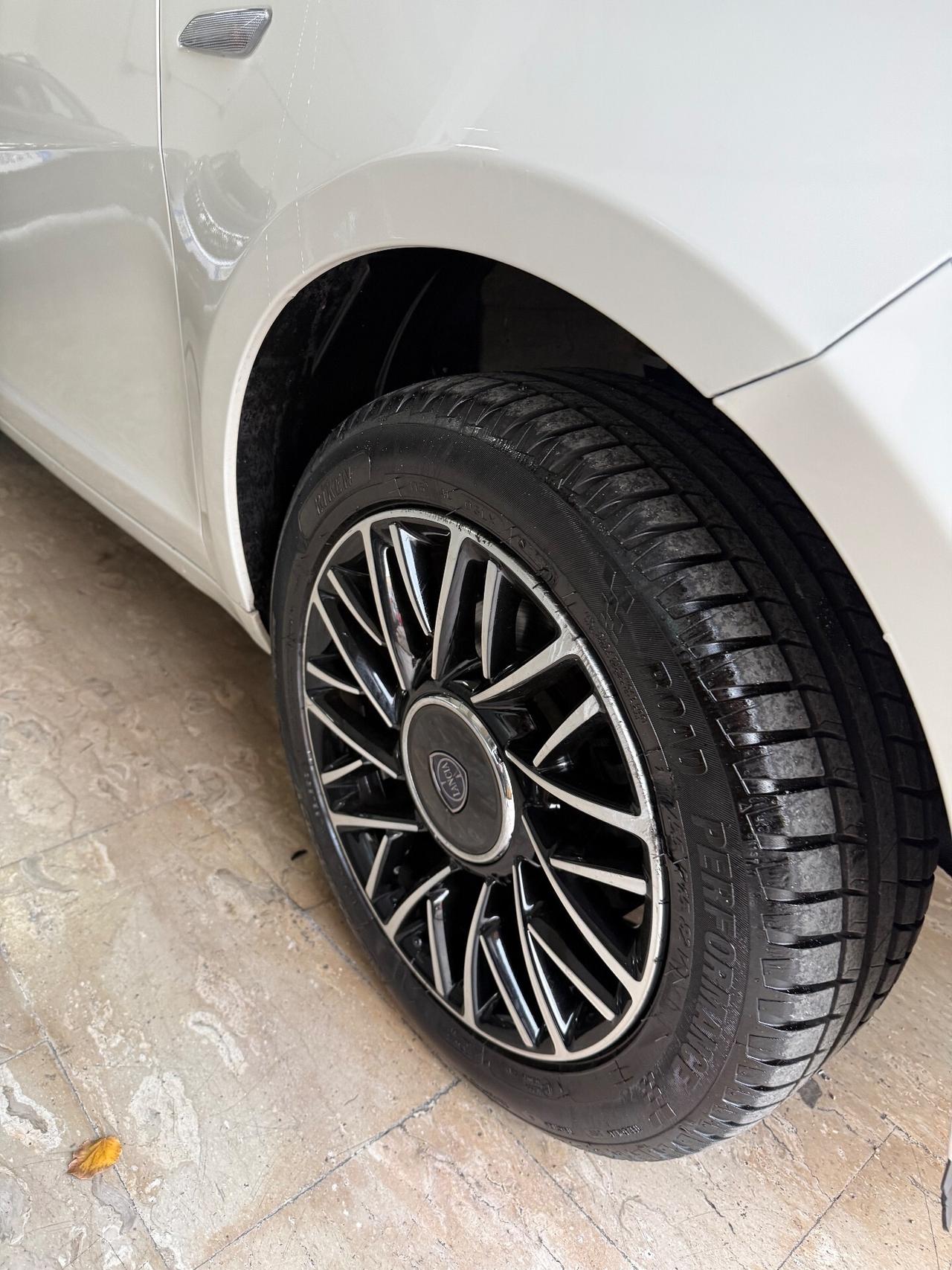 Lancia Ypsilon 1.2 69 CV 5 porte S&S Platinum