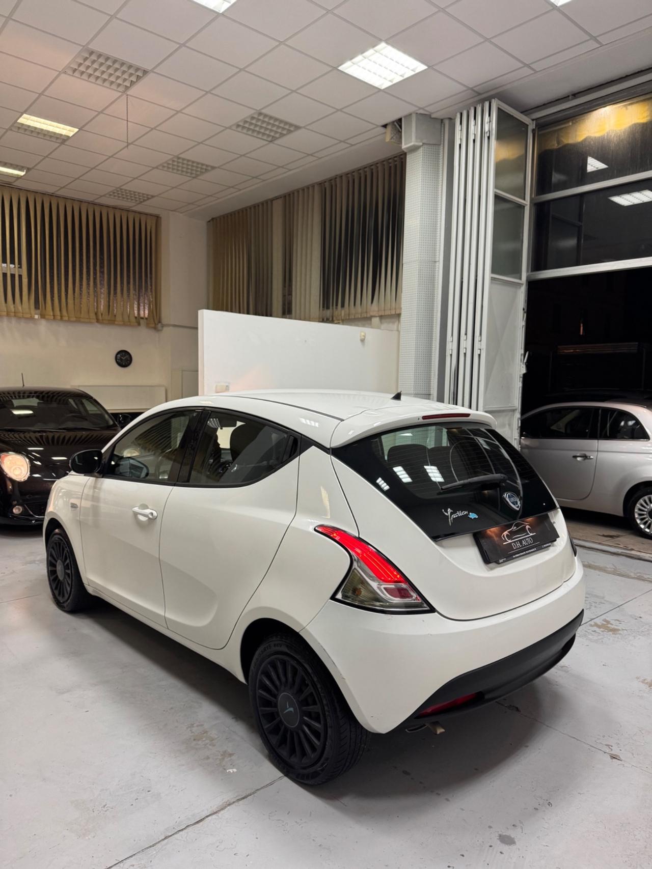 Lancia Ypsilon 1.2 69 CV 5 porte Platinum