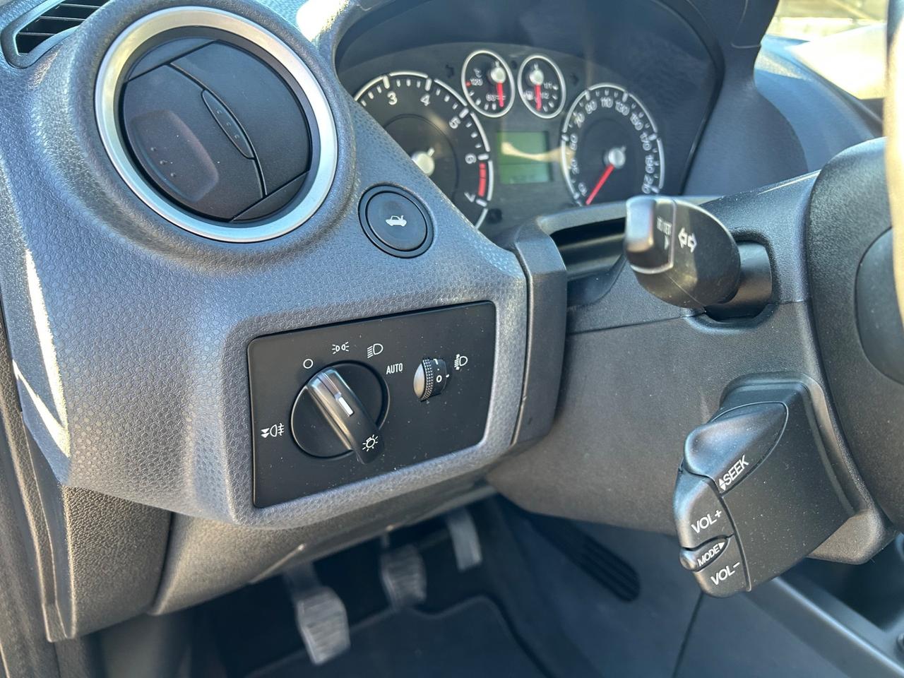 Ford Fiesta 1.2 16V 5p. Ghia