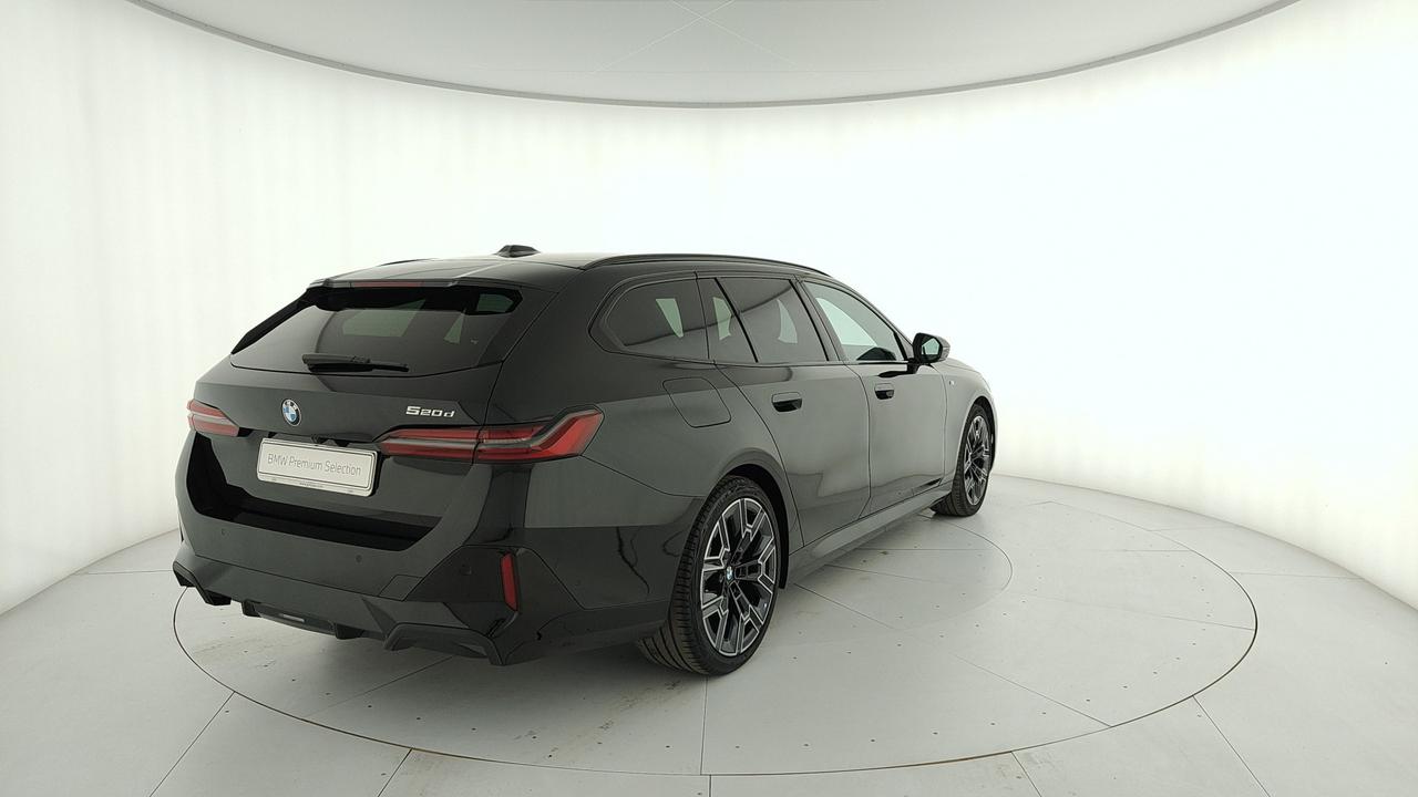 BMW Serie 5 G61 2024 Touring - 520d Touring 48V xdrive MSport auto