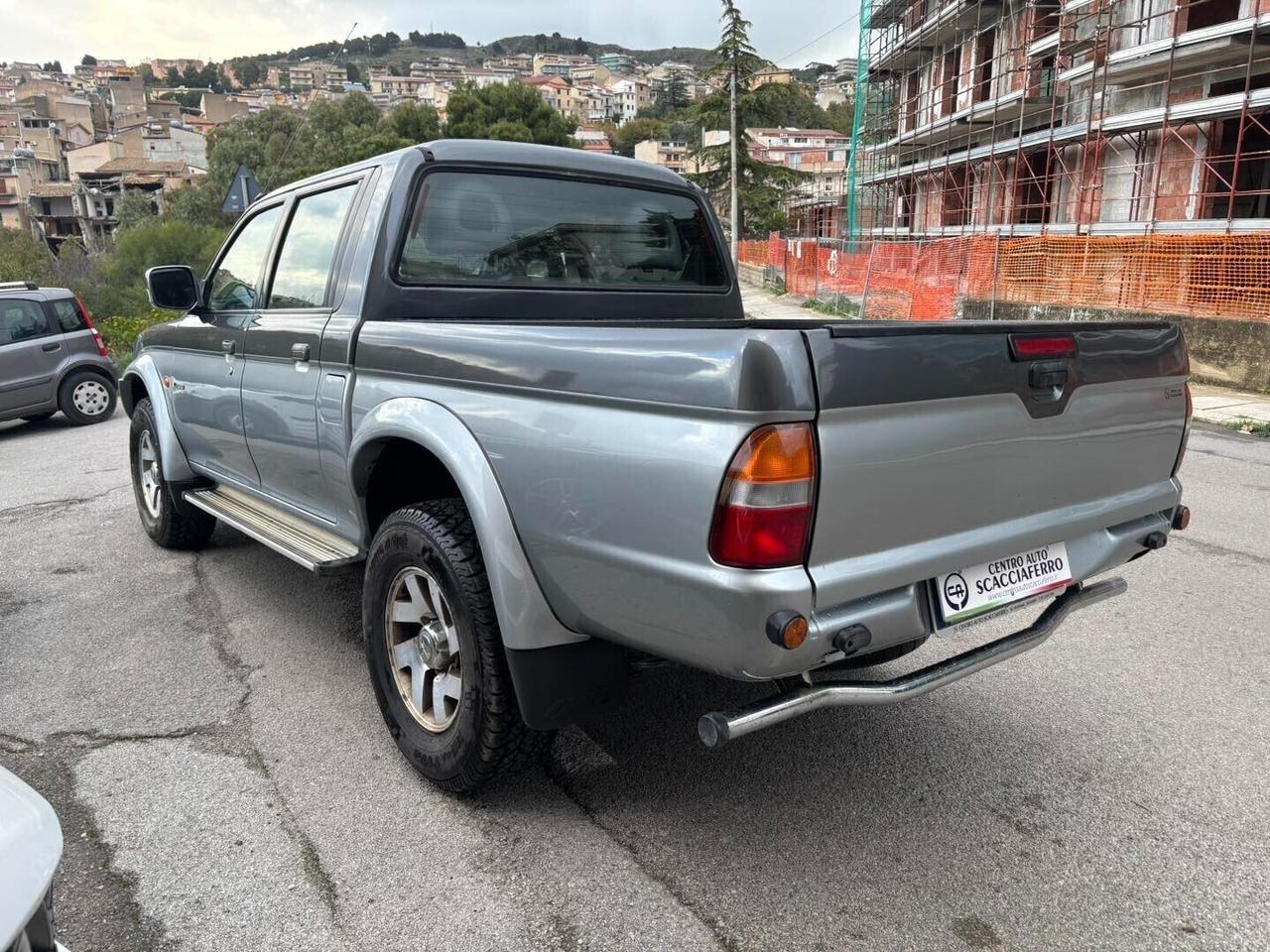 Mitsubishi L200 2.5 TDI 4WD Club Cab Pick-up GLX