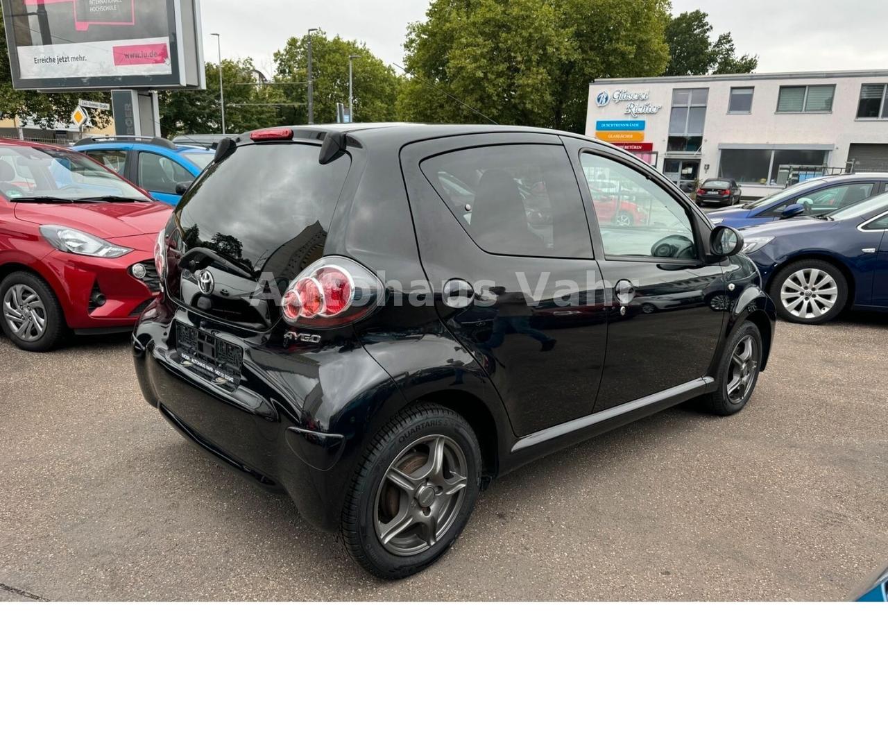 Toyota Aygo 1.0 -i 5 porte Lounge Connect - NEOPATENTATI -