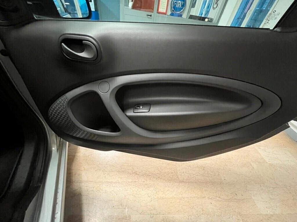 Smart ForTwo Coupe 71 Cv 1.0 Automatica Euro 6B Per Neopatentati