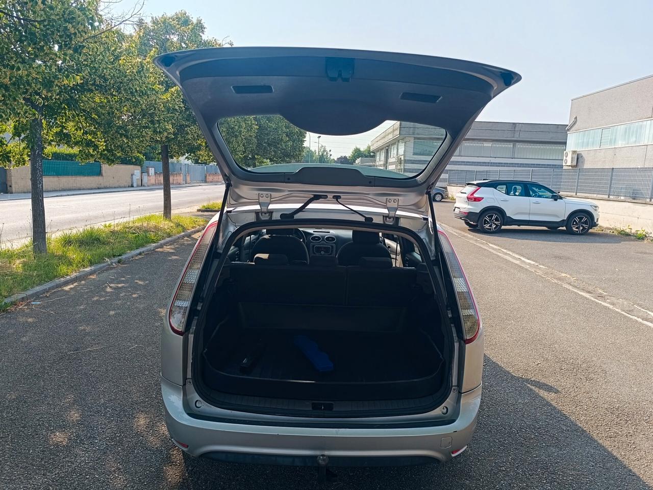 Ford Focus 1.6 TDCi SW GANCIO TRAINO